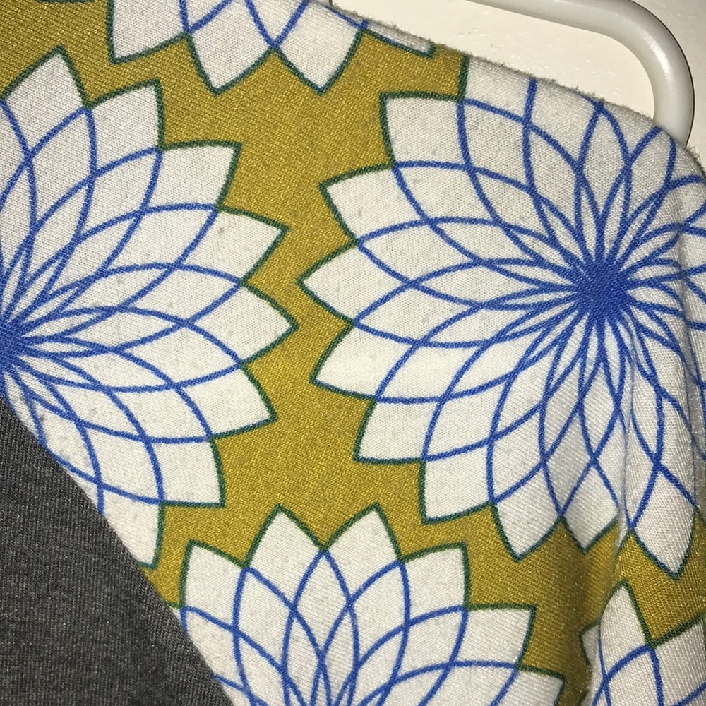 LuLaRoe Large Randy top - Picture 2 of 9